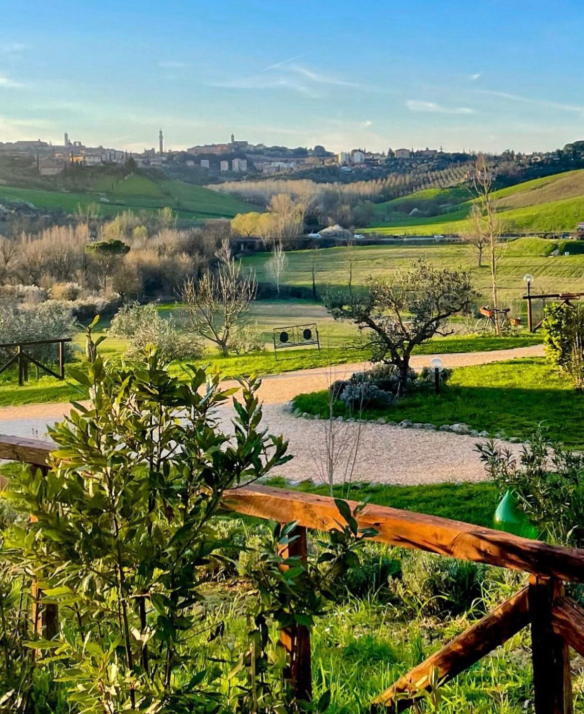 Agriturismo La Corte Del Sole Siena Exterior photo