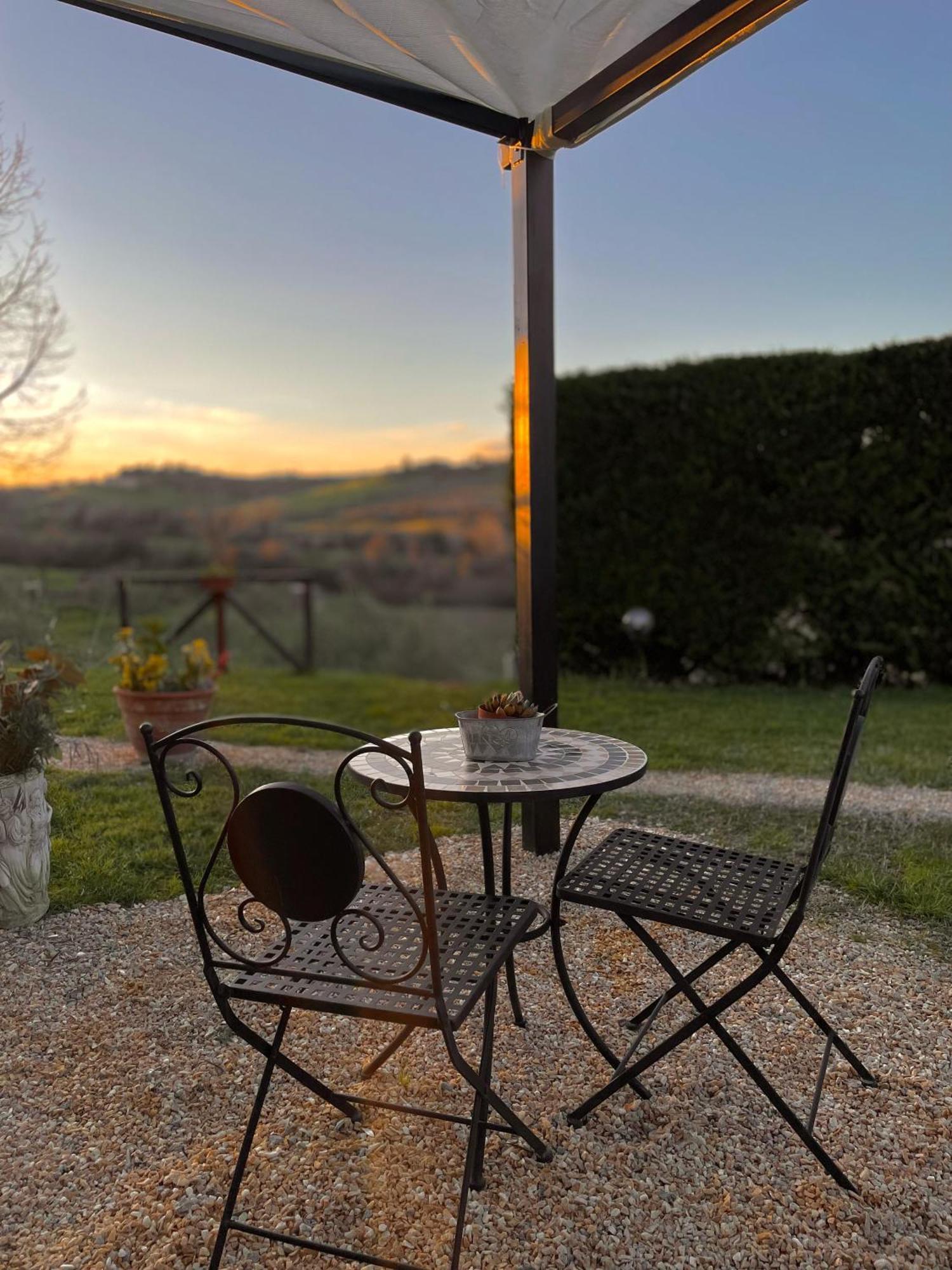 Agriturismo La Corte Del Sole Siena Exterior photo