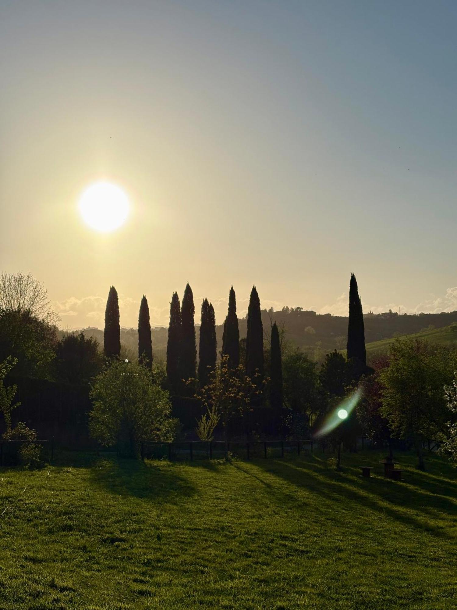 Agriturismo La Corte Del Sole Siena Exterior photo